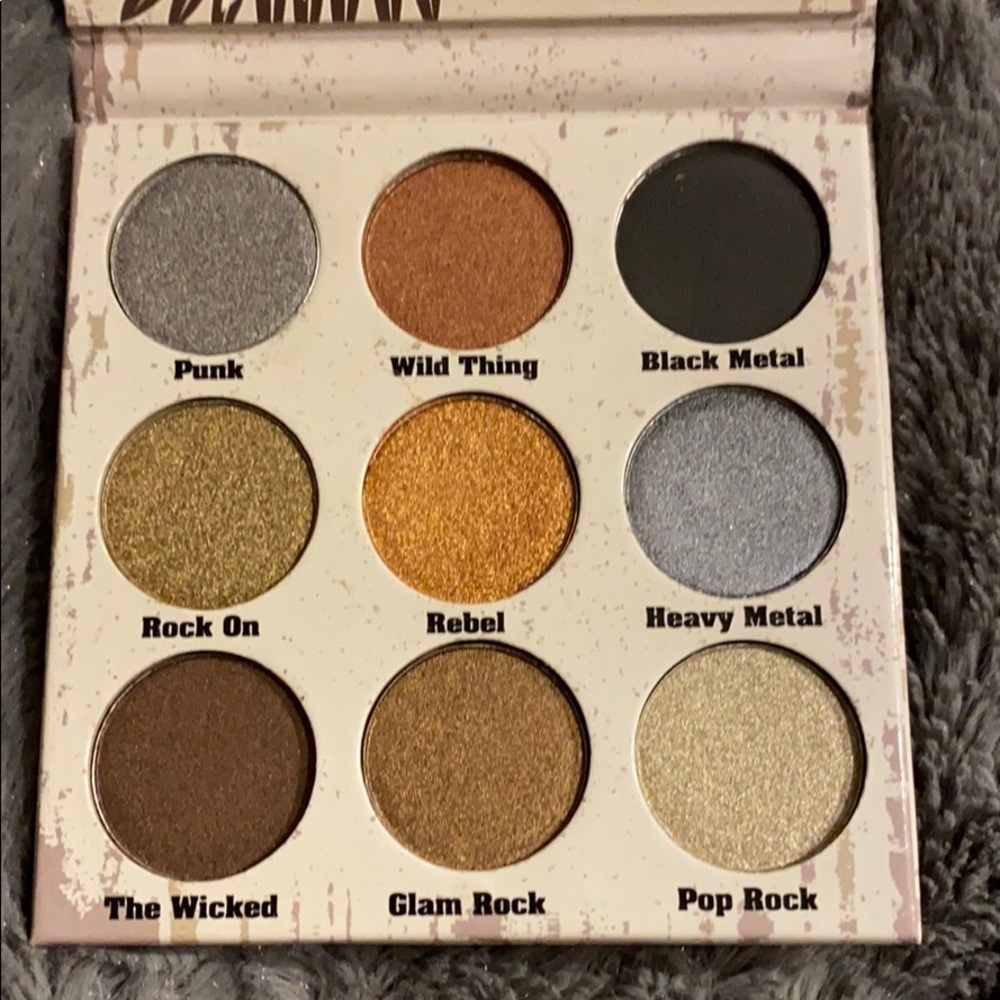 Crown pro glam metals eyeshadow palette